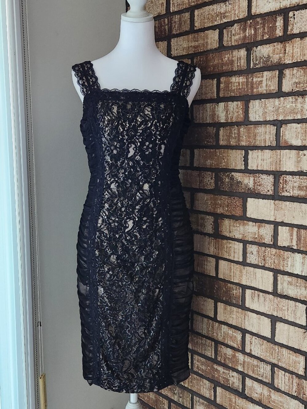 JAX Dress Black Sleeveless Lace Front Rouched Tulle Sides Size 8